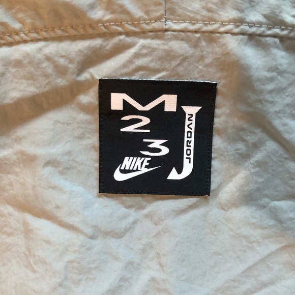Nike Air Jordan Sport DNA Windbreaker jacket grey - men’s small - Picture 3 of 4